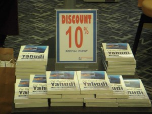 2009-08-29-bedah-buku-chappy-hakim-223