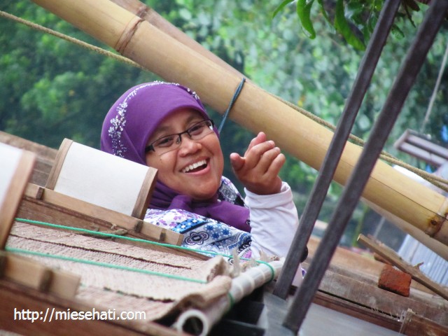 Senyum ceria istri tercinta
